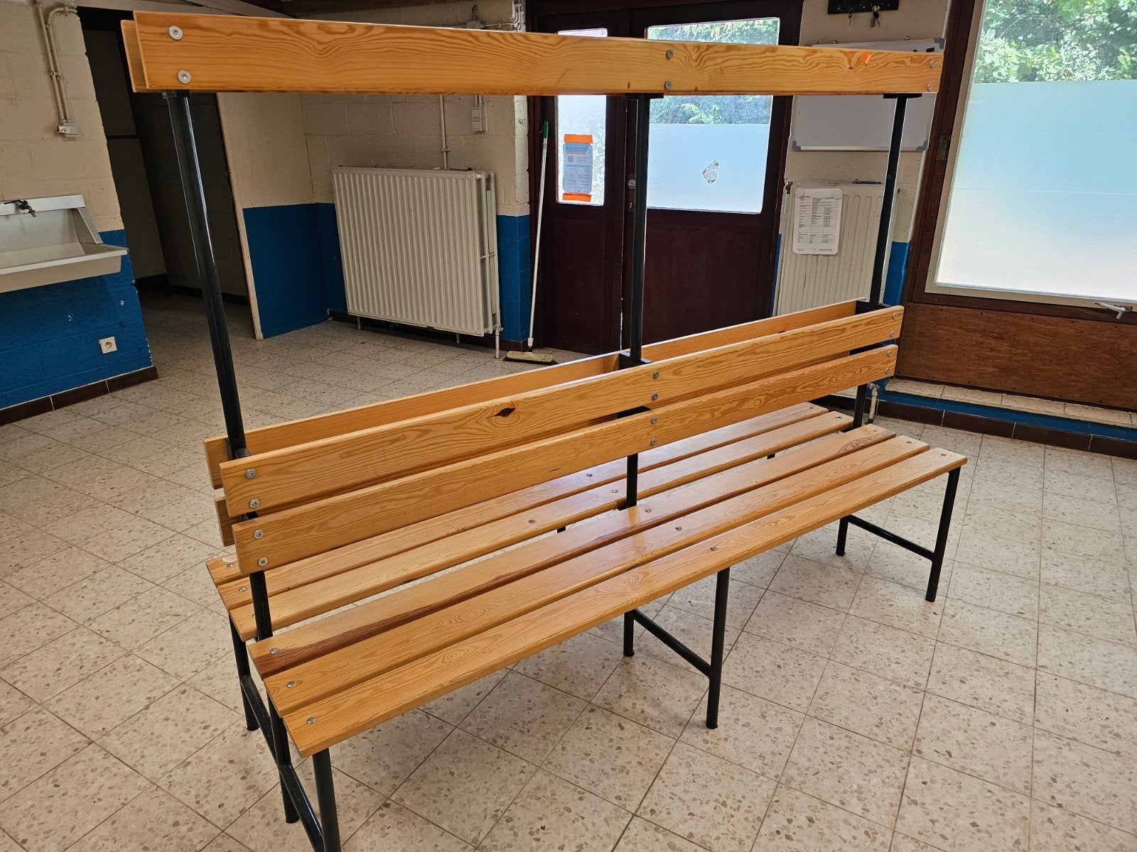 Bancs de vestiaire, Enlèvement