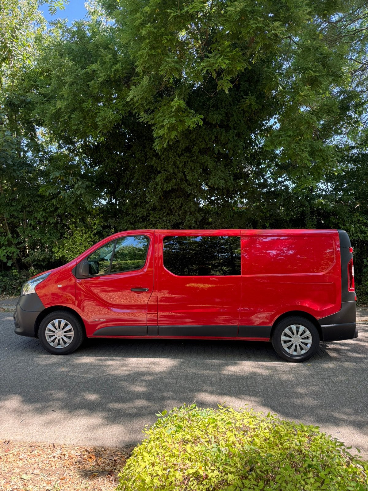 Nissan NV 300 6 places à vendre, Autos, Rouge, Achat, Cruise Control, Euro 6