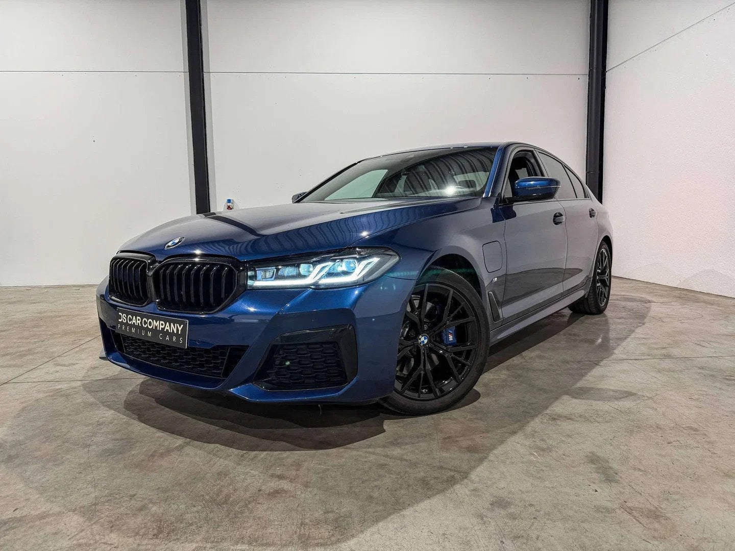 BMW 5 Serie 520 520e PHEV | M Sport | Camera | DAB, Auto's, Gebruikt, 4 cilinders, Blauw, Bedrijf