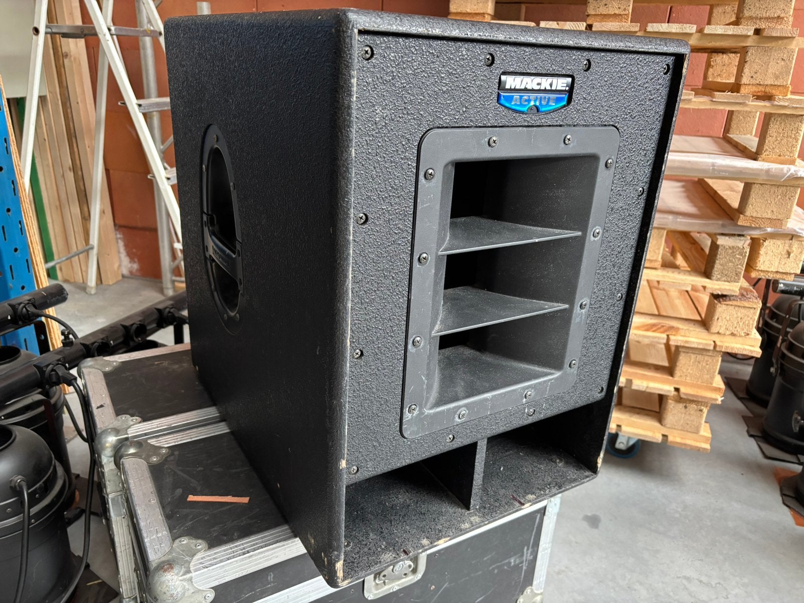 Mackie SWA1501 15 inch actieve subwoofer, Ophalen, Gebruikt, 150 watt of meer, Subwoofer