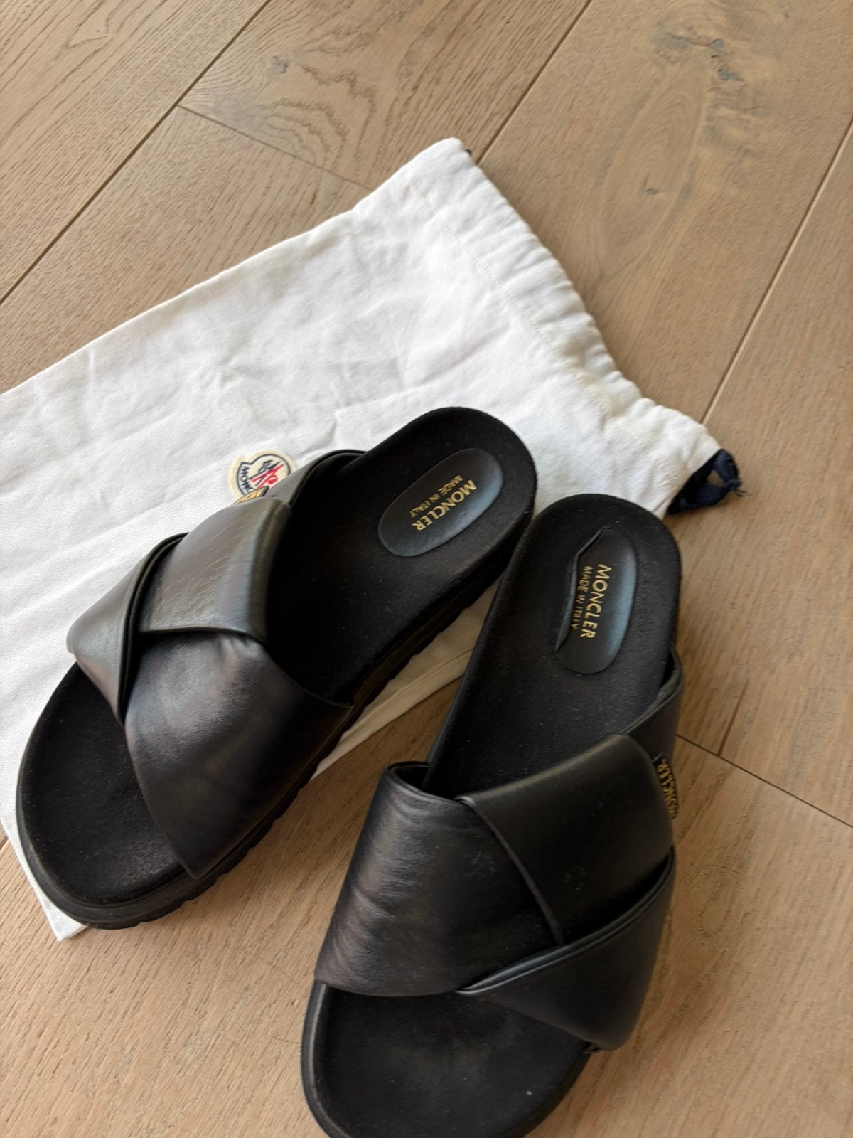 Moncler slippers maat 39, Kleding | Dames, Ophalen of Verzenden, Slippers