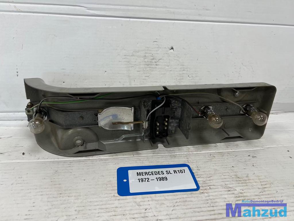 MERCEDES SL R107 Links achterlicht 1972-1989, Gebruikt, Mercedes-Benz AG, Mercedes-Benz, Mercedesstrasse 120
70372  Stuttgart, DE