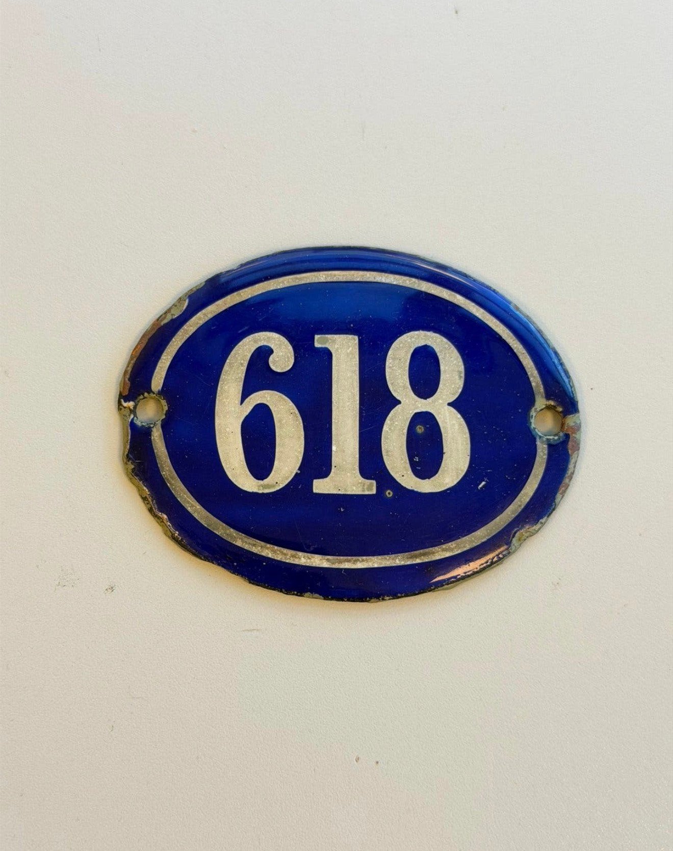 Vintage emaille huisnummerbord 618 blauw wit vtg huisnummer, Antiek en Kunst, Ophalen of Verzenden