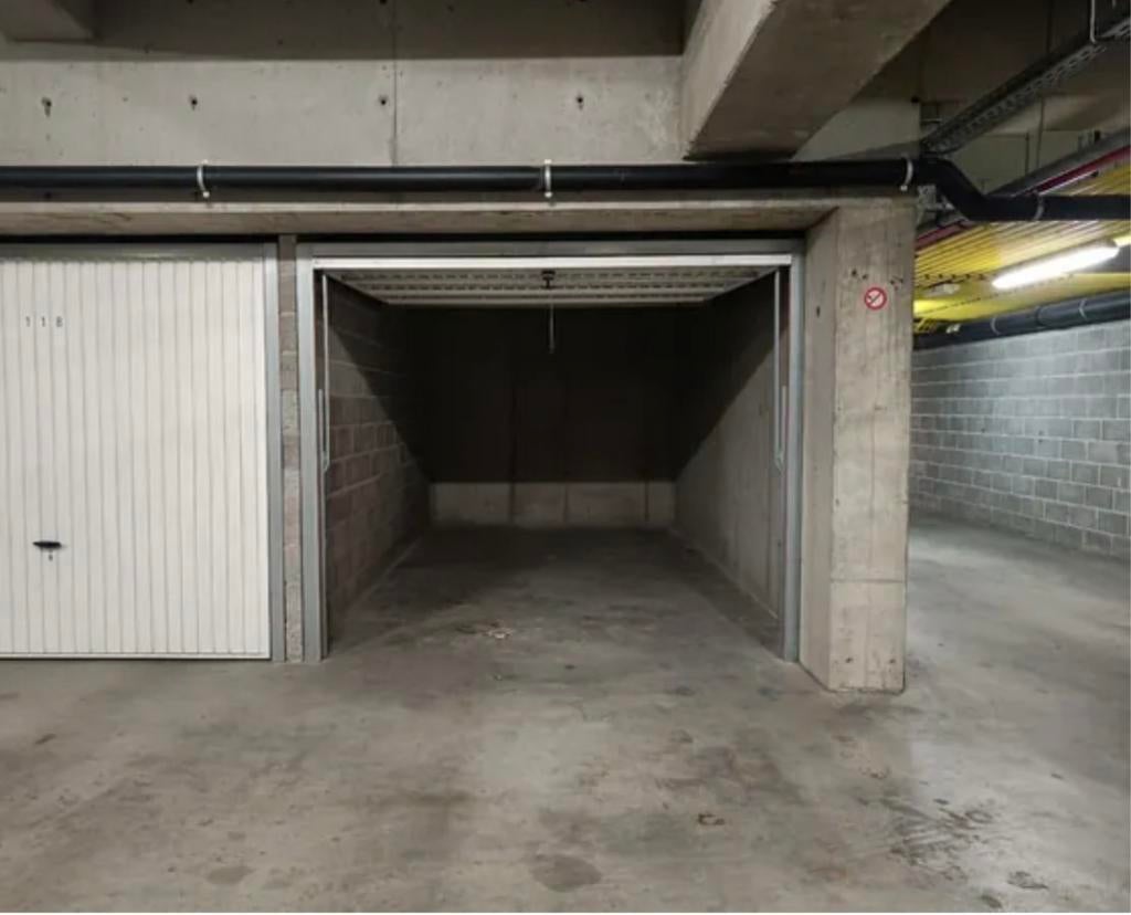Droge gesloten garagebox te zeebrugge te huur, Autos : Divers