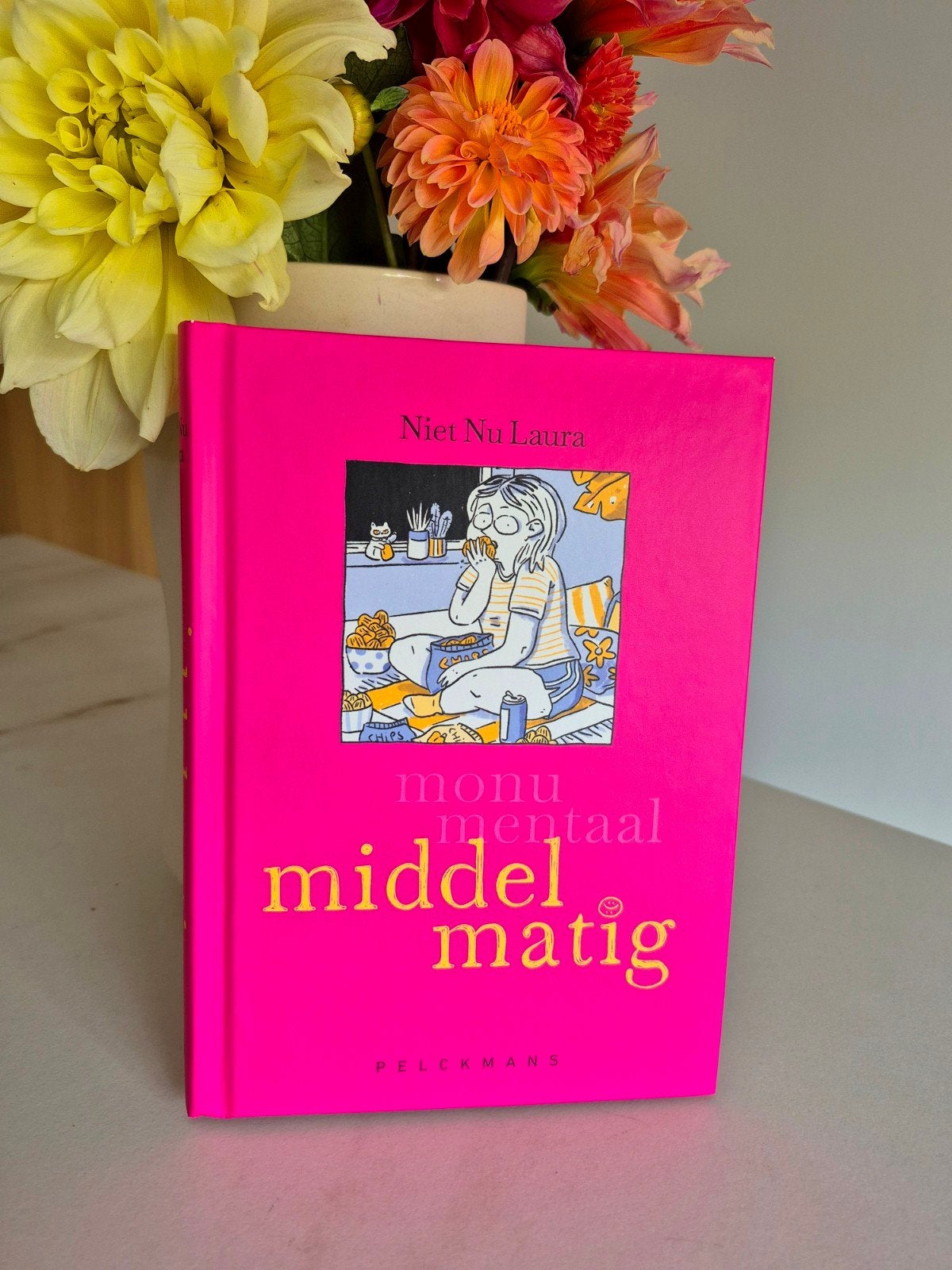 Niet Nu Laura - Monumentaal middelmatig, Livres, Humour, Neuf, Enlèvement ou Envoi, Niet Nu Laura, Cartoons ou Dessins humoristiques