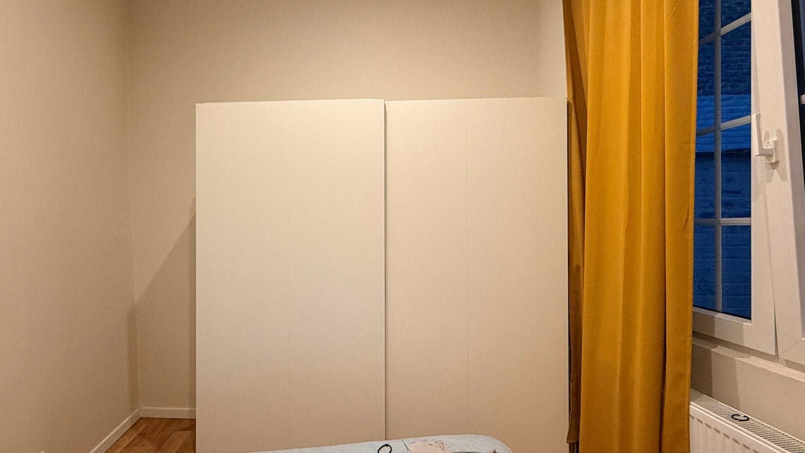 Armoire coulissante(200x200), Avec tablette(s), 200 cm ou plus, B, Comme neuf