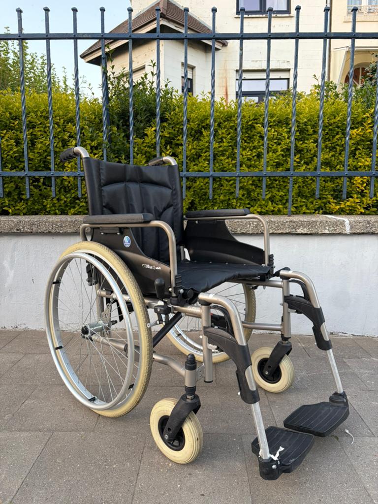Chaise roulante pliable Vermeiren V 200 en parfait état, Enlèvement ou Envoi, Pliant, Comme neuf, Fauteuil roulant manuel