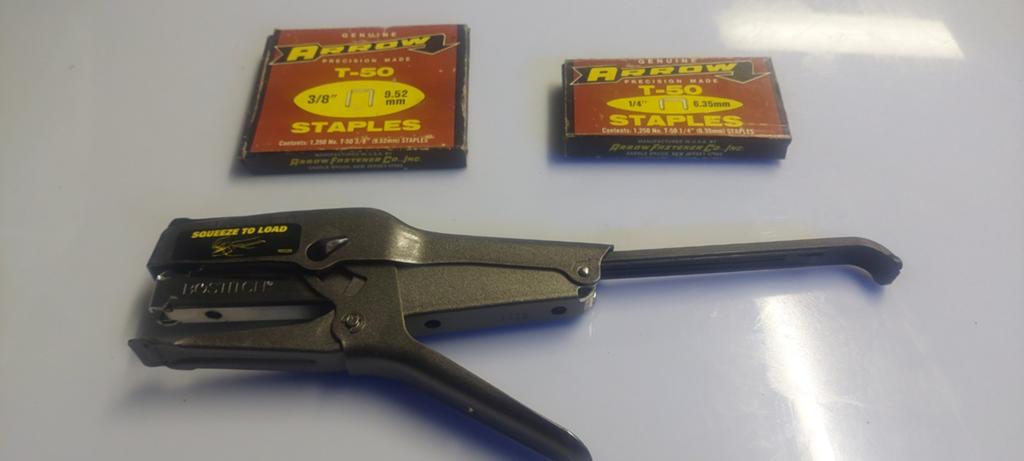 Agrafeuse Bostitch B8 + agrafes Arrow T50 originales, Bricolage & Construction, Isolation & Étanchéité, Enlèvement ou Envoi