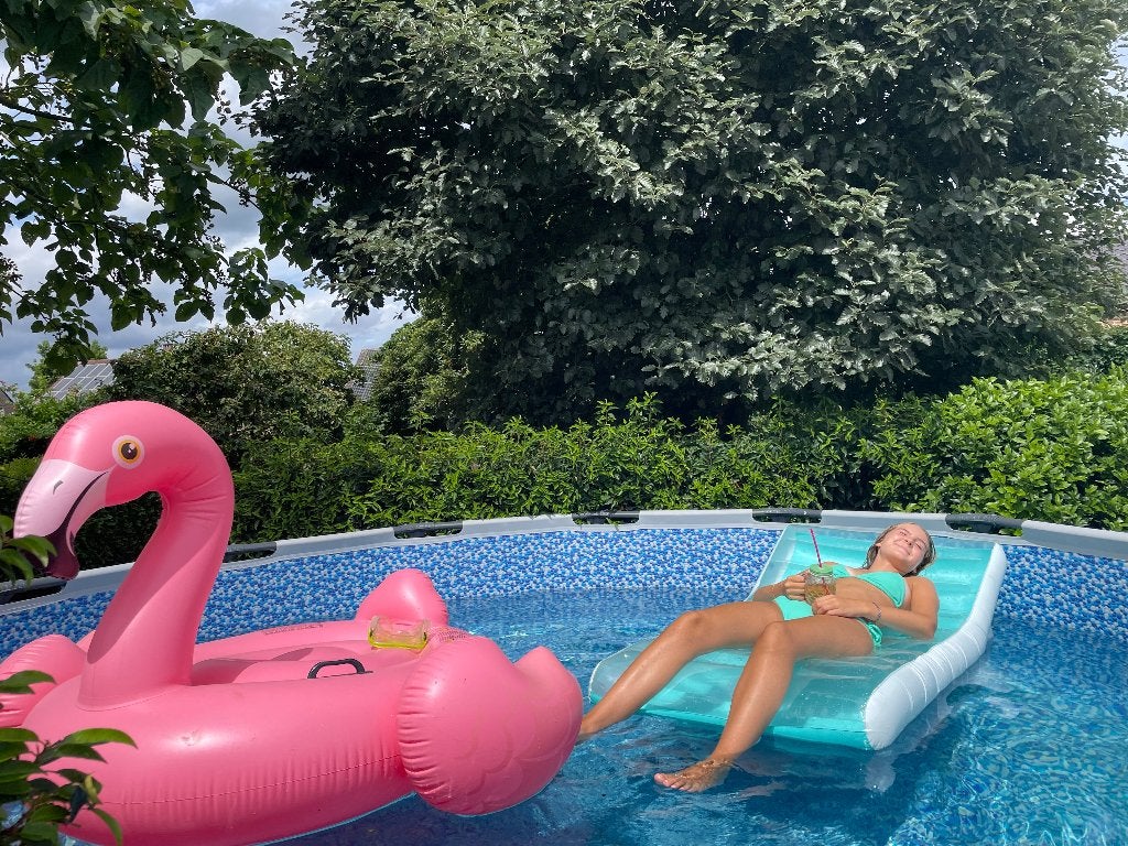 Bestway zwembad met pomp en ladder, Rond, 300 cm of meer, Zo goed als nieuw, Ophalen