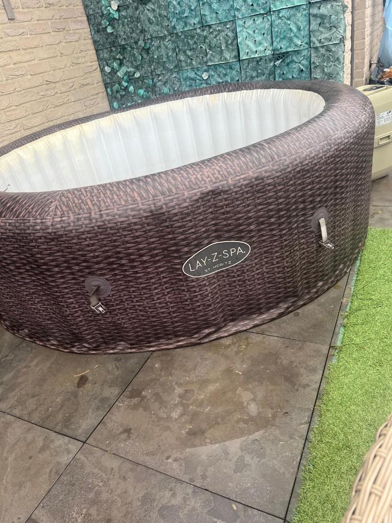 Buiten jacuzzi, Tuin en Terras, Ophalen, Zo goed als nieuw, Filter, Opblaasbaar