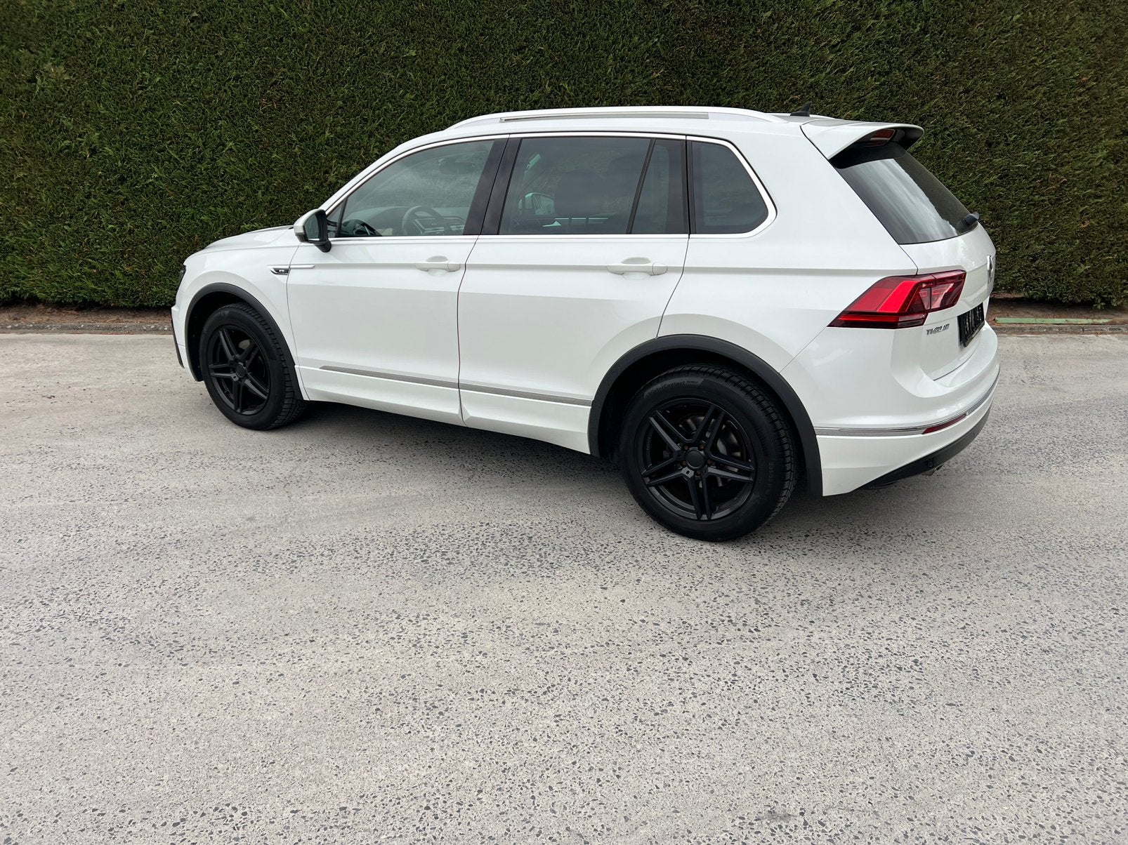 Volkswagen Tiguan • R-Line • Dsg • Trekhaak •, Autos, Cuir, Achat, Entreprise, Noir