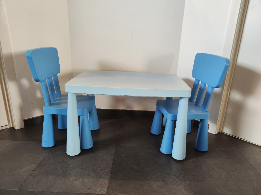 Tafel met 2 stoeltjes Ikea voor kinderen, Kinderen en Baby's, Ophalen, Gebruikt, Tafel(s) en Stoel(en)
