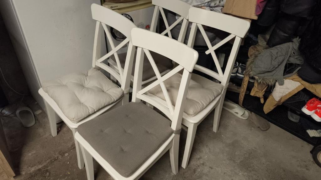 CHAISE ROSENTORP IKEA AVEC COUSSIN, Enlèvement, Utilisé, Quatre, Bois