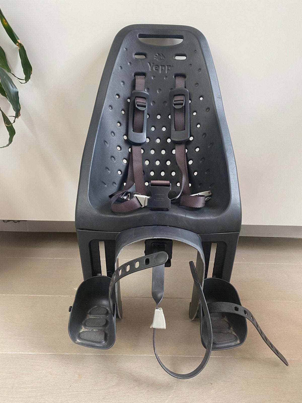 Fietsstoel Yepp Maxi easyfit, Fietsen en Brommers, Fietsaccessoires | Fietsstoeltjes, Ophalen, Gebruikt, Achterzitje