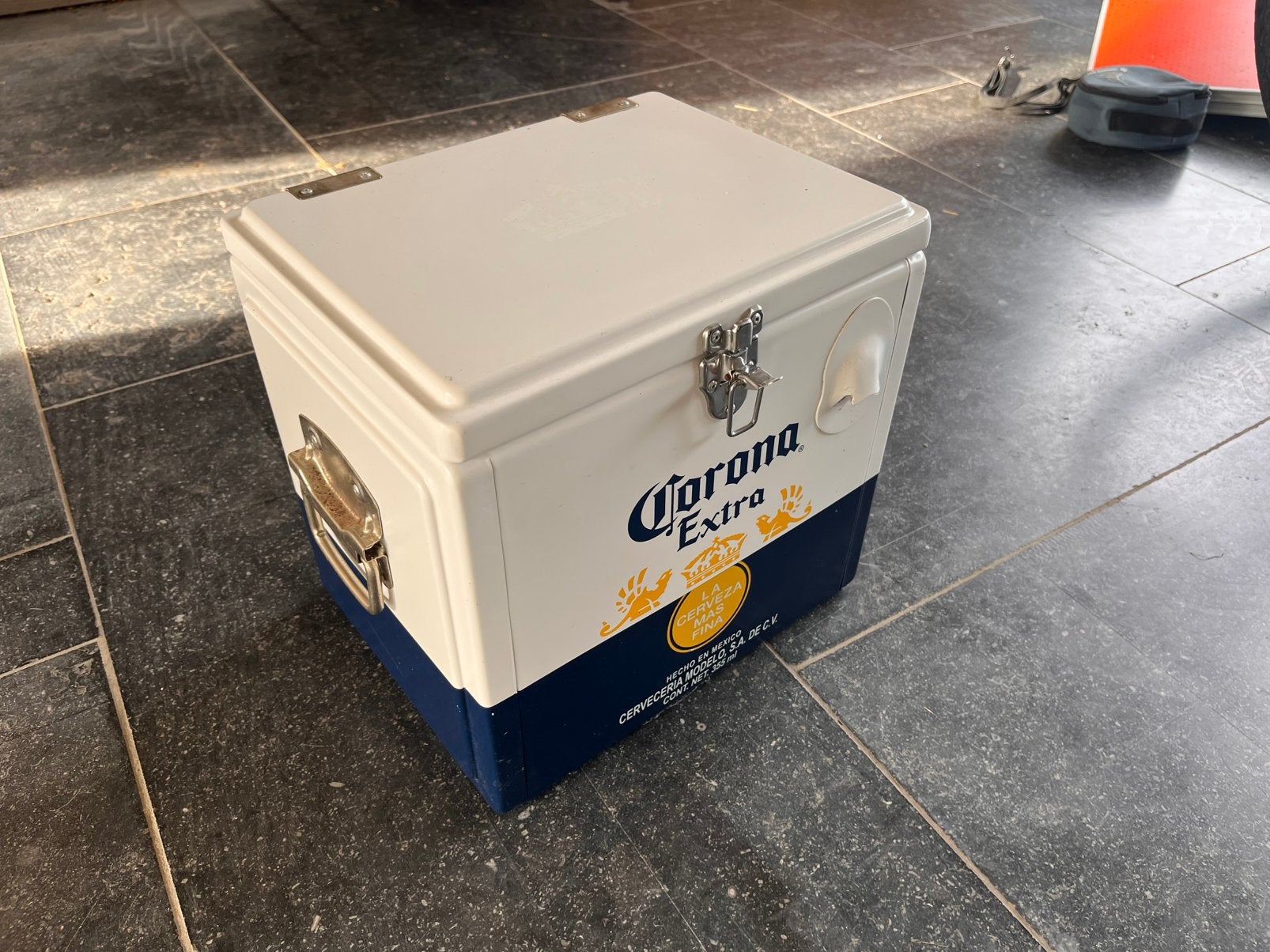 Mini coolbox Corona, Ophalen