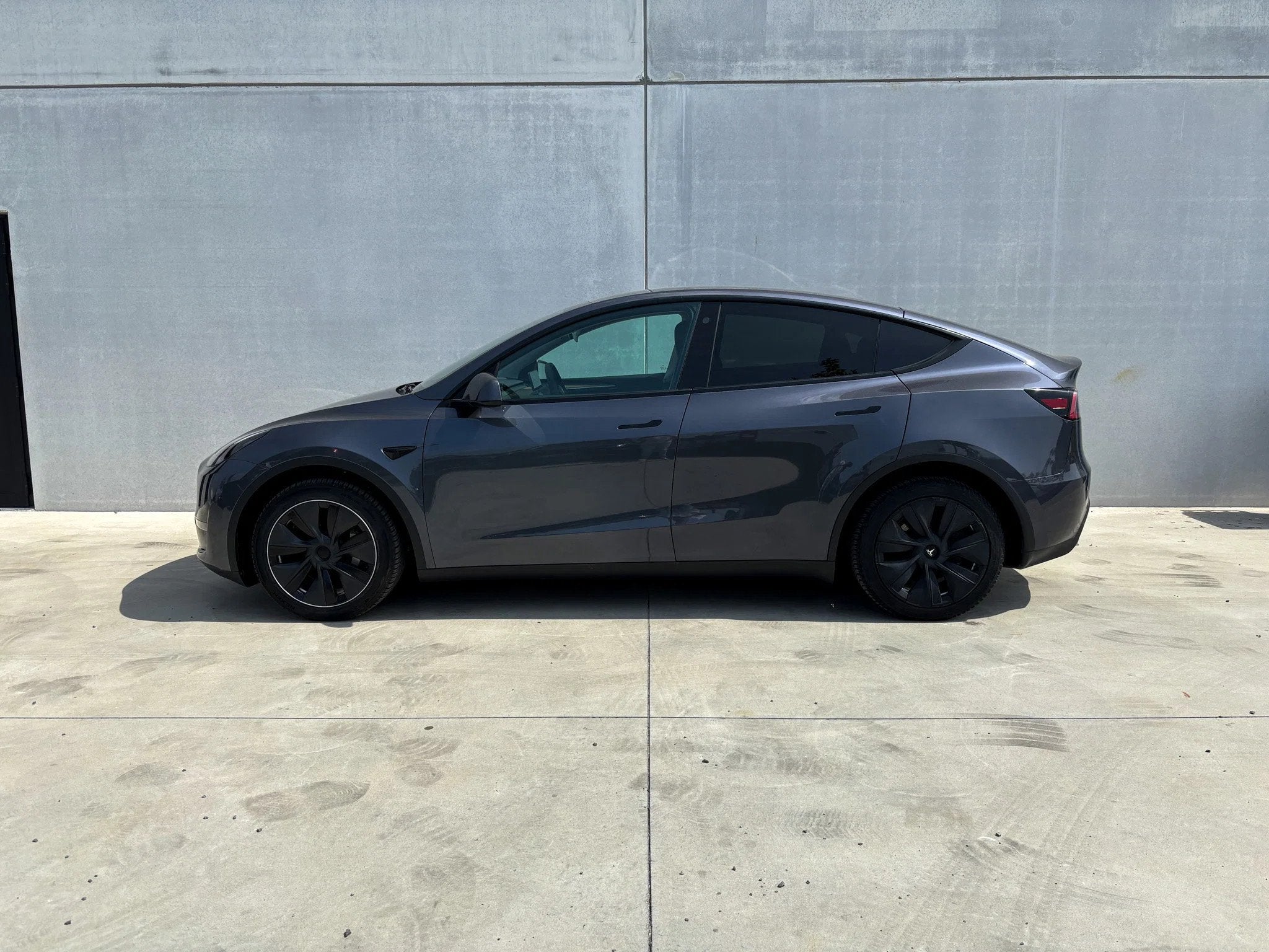 Tesla Model Y Long Range AWD | Leasing (automatique), Cuir, Argent ou Gris, Achat, Entreprise