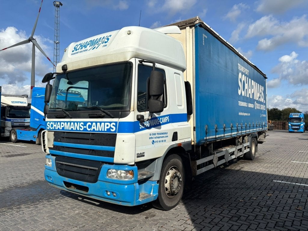 DAF CF75 Vrachtwagen met laadklep & schuifzeilen, Auto's, Automaat, Euro 5, Zwart, Wit