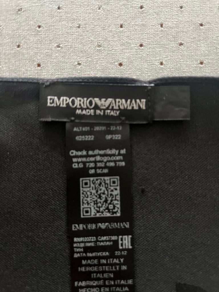 Gloednieuwe unisex Emporio Armani sjaal., Vêtements | Hommes, Bonnets, Écharpes & Gants, Enlèvement ou Envoi, Comme neuf, Écharpe