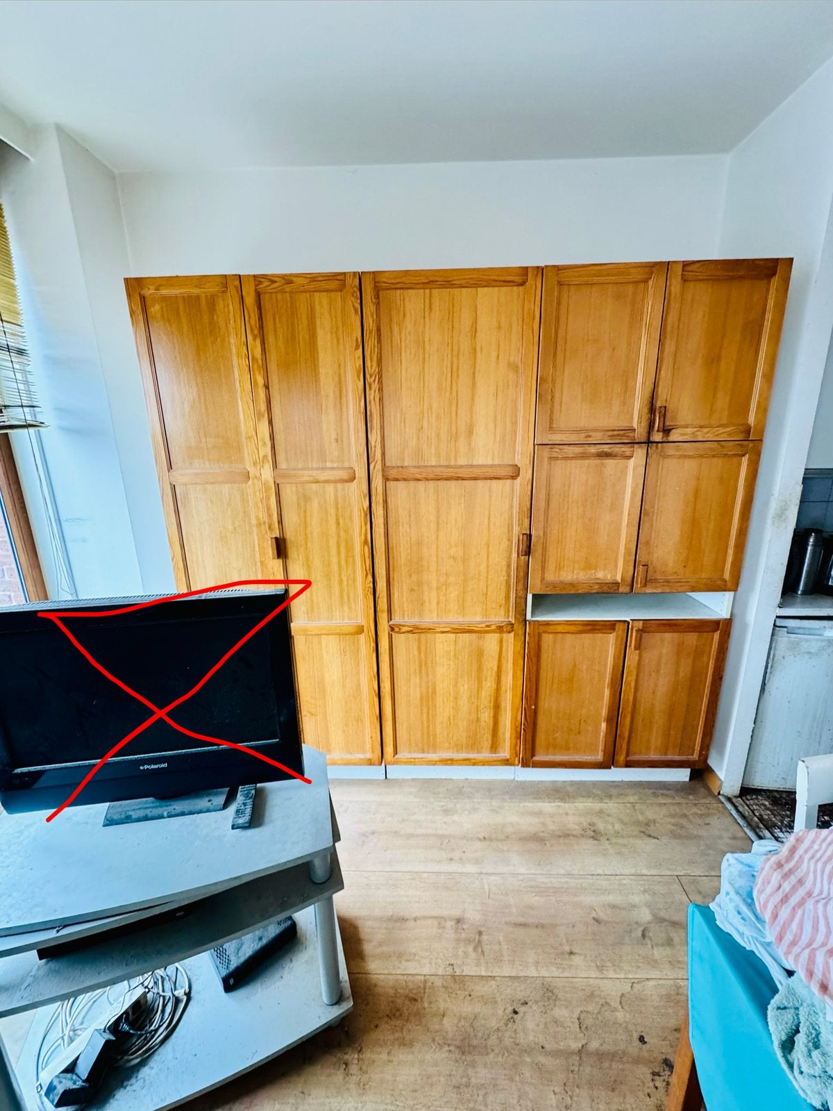 A DONNER PLACARDS + TABLE + 2 CHAISES + MEUBLE TV, Enlèvement, Utilisé