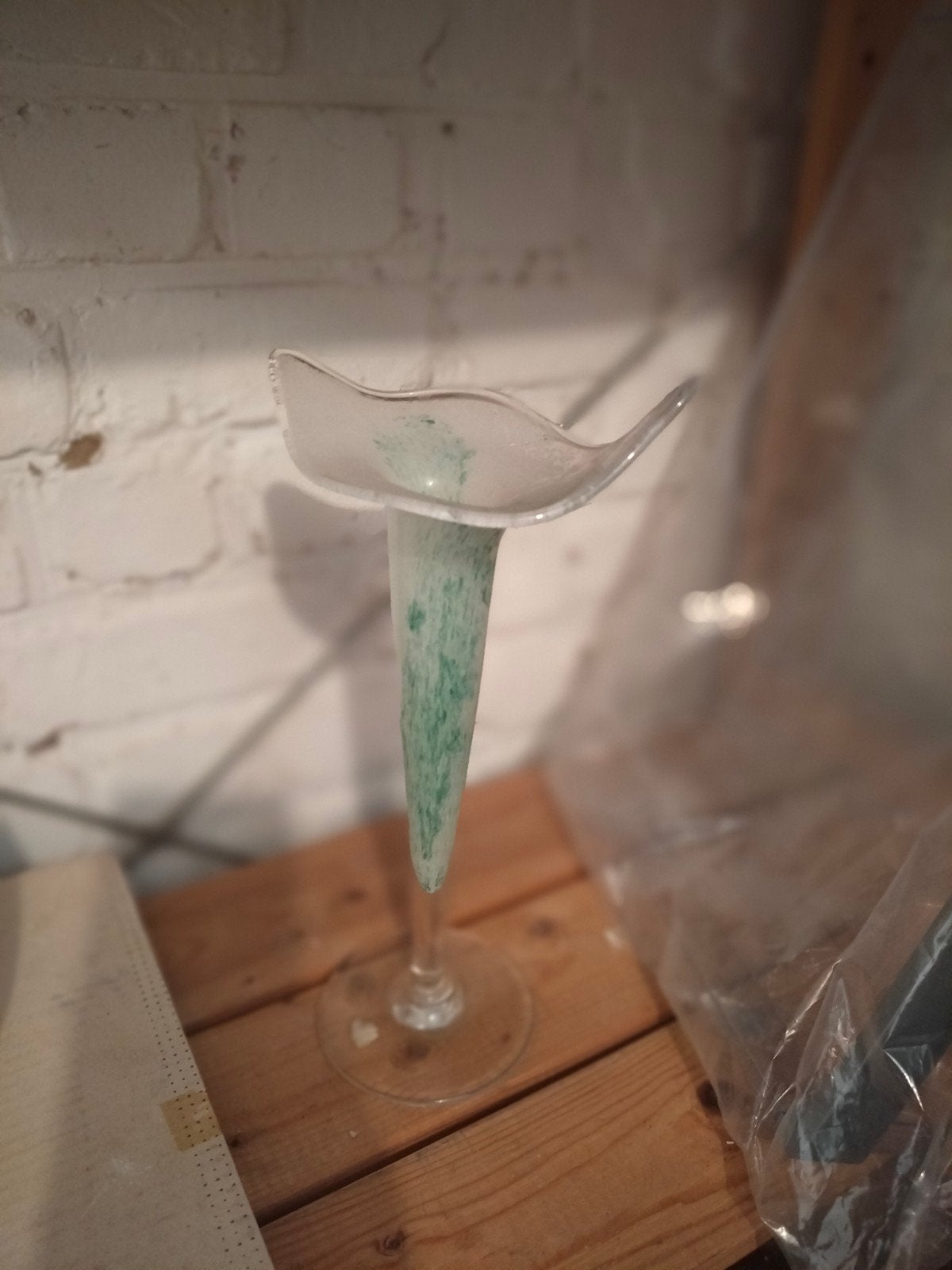 Vase Peter Kaspar art Allemand verre soufflé vert et blanc, Maison & Meubles, Accessoires pour la Maison | Vases, Blanc, Verre