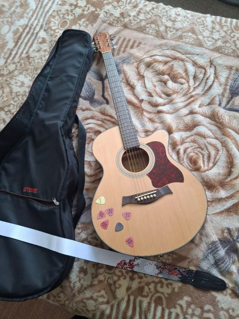 Akoestische gitaar als nieuw, Muziek en Instrumenten, Ophalen, Zo goed als nieuw, Western- of Steelstringgitaar, Met koffer