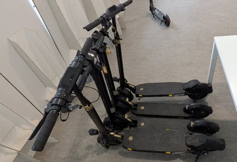 4 steps + 1 voor onderdelen, Enlèvement, Comme neuf, Step électrique (E-scooter)