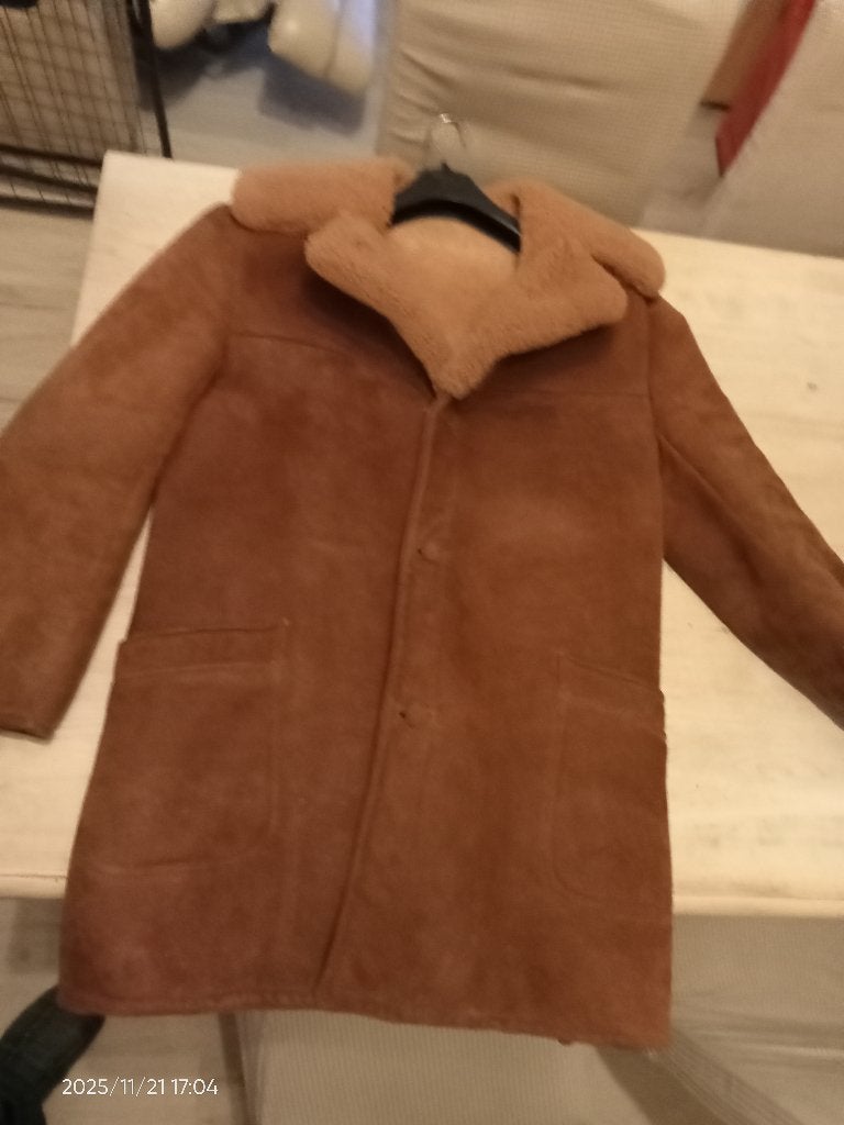 Manteau mouton retourné, Enlèvement