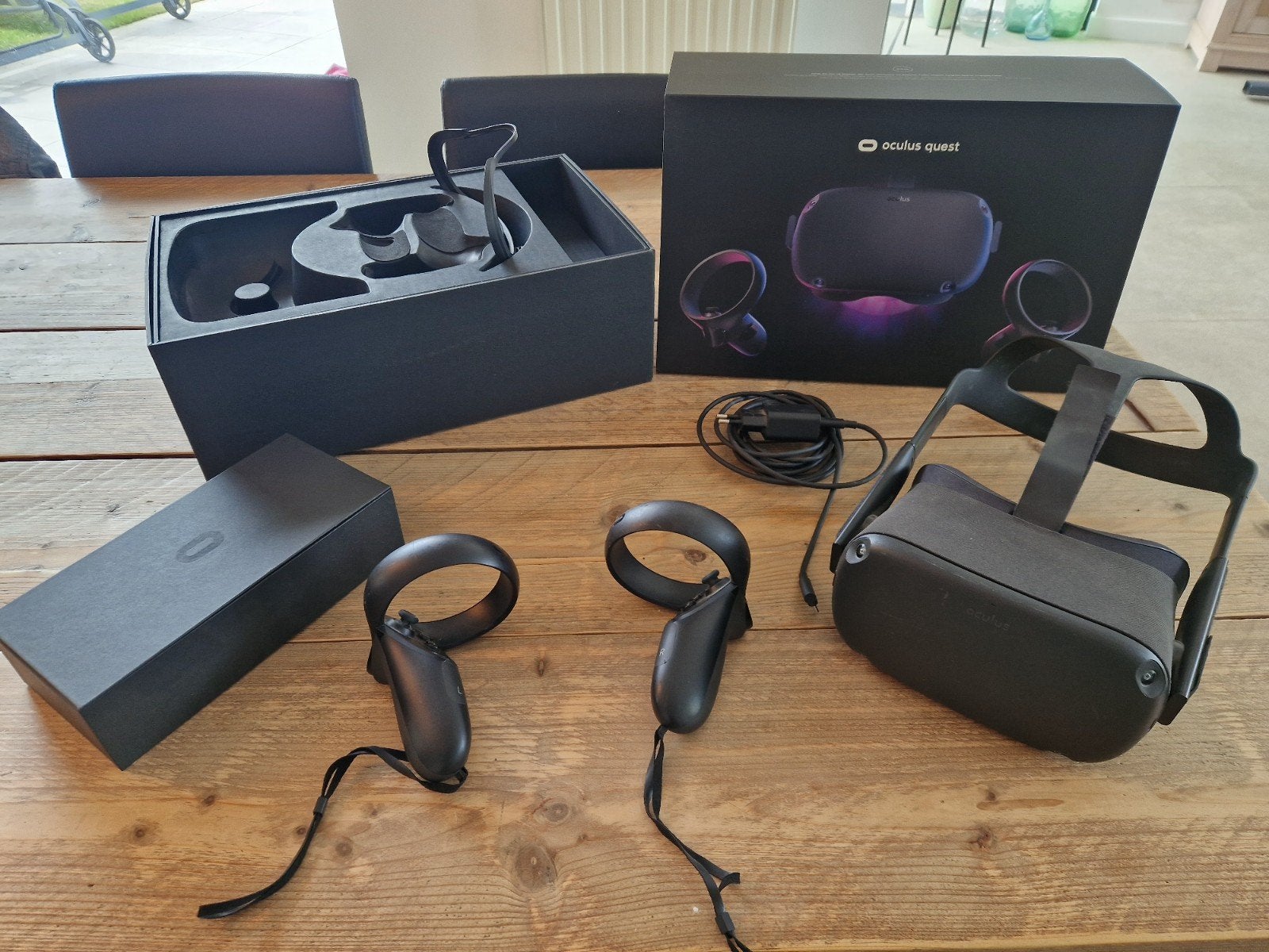 Oculus Quest VR bril + 2 controllers + originale doos, Consoles de jeu & Jeux vidéo, Virtual Reality, Comme neuf, Enlèvement ou Envoi