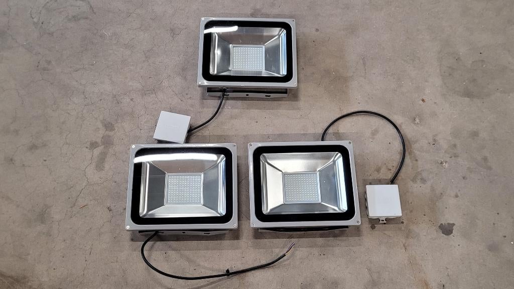 100W LED Floodlight, Enlèvement ou Envoi, Utilisé, 50 à 200 watts, Lampe avec luminaire