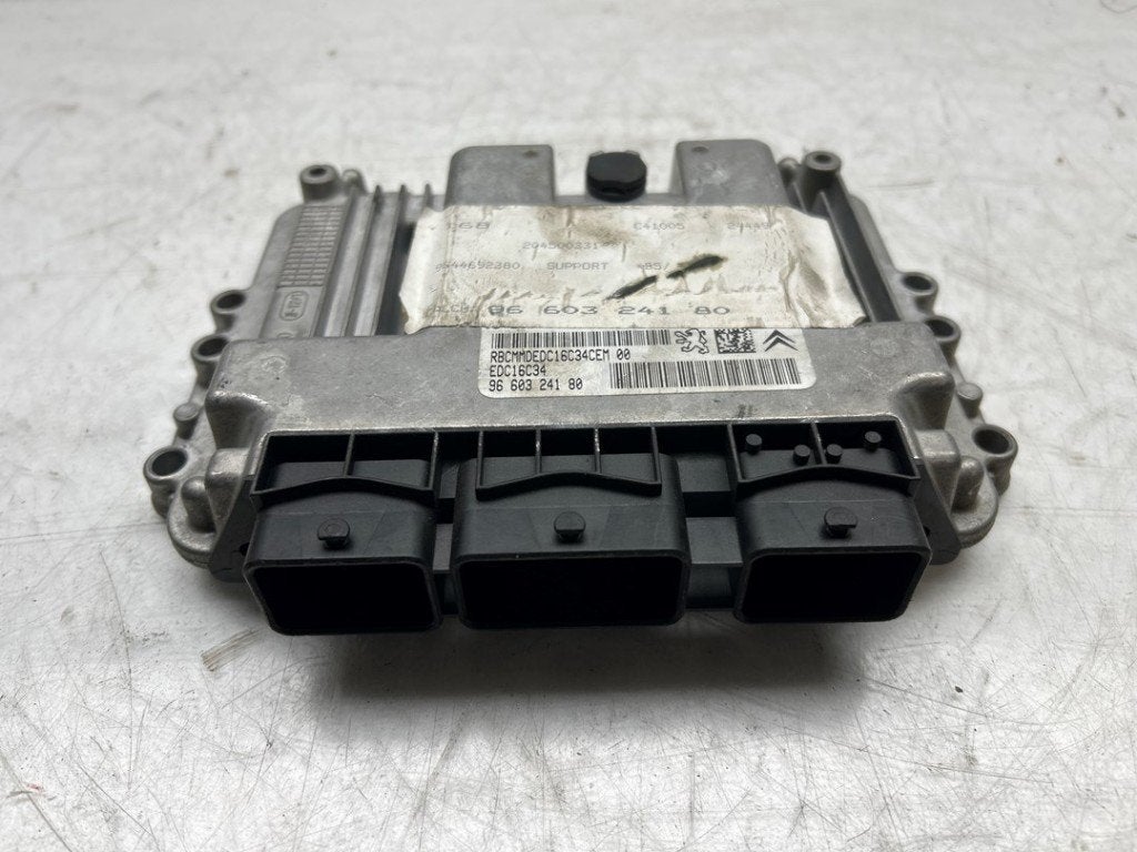 CALCULATEUR MOTEUR ECU Citroën C4 Berline (LC), Robert Bosch AG, Citroën, Utilisé, Robert-Bosch-Allee 1
74232  Abstatt, DE
