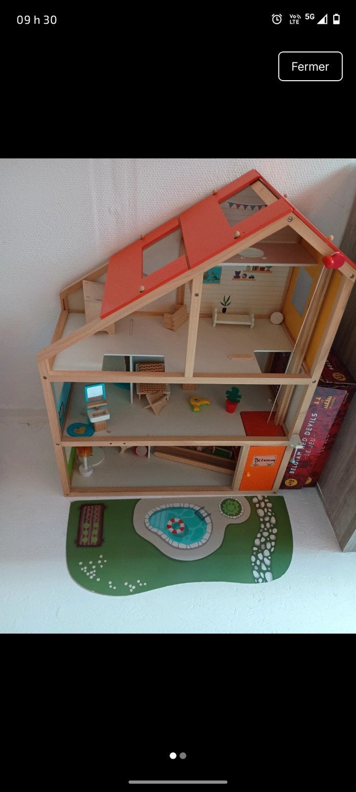 Maison de poupée en bois