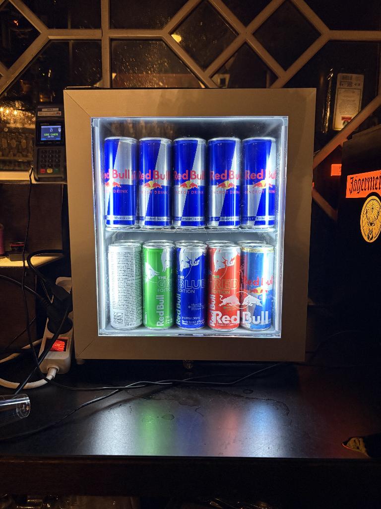 Frigos Red Bull 65 euros + Tireuse Jager 50 euros, Sans bac à congélation, Moins de 45 cm, Enlèvement, Utilisé