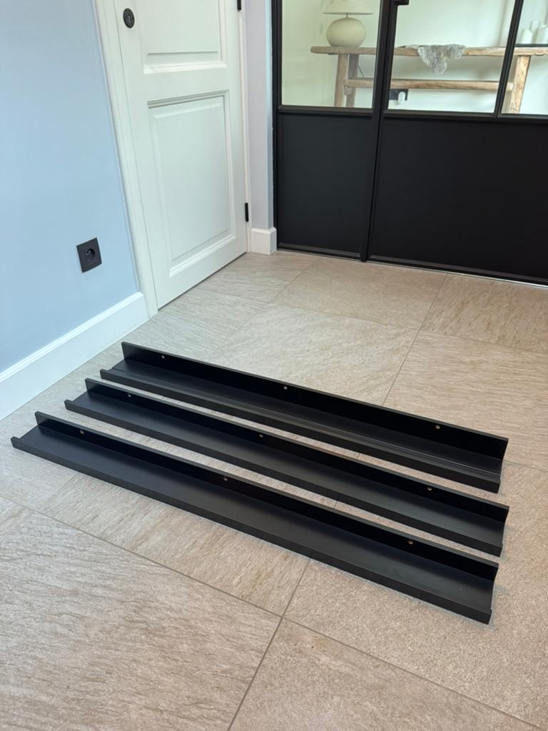 IKEA Ribba en Mosslanda zwart wandplank, Enlèvement, Comme neuf