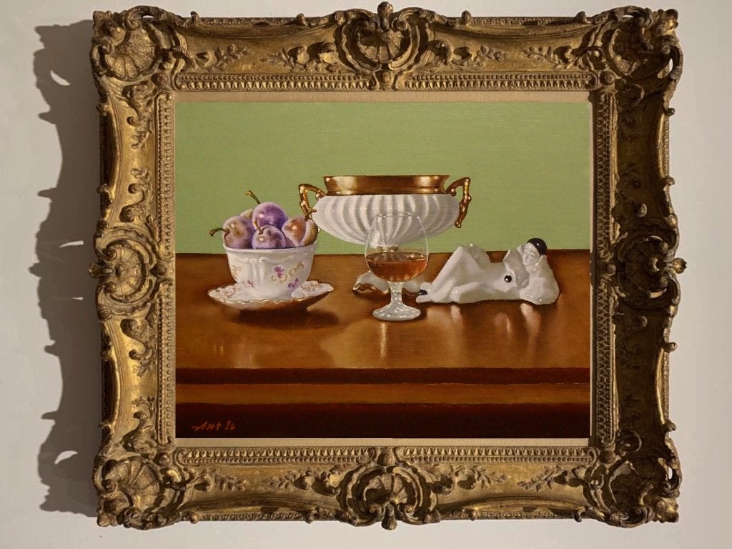 « Prunes, vase, Pierrot et cognac ». Peinture., Antiquités & Art, Textile, Peinture à l'huile, Nature morte, Sur cadre en bois
