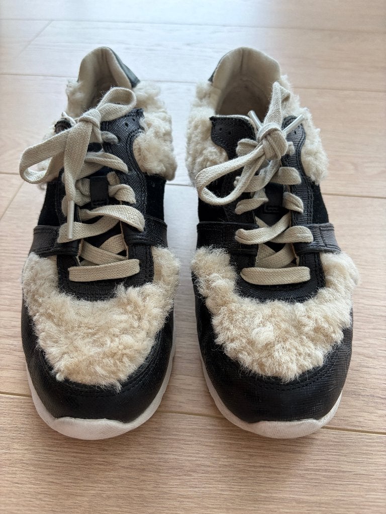UGG: zwarte sneakers, Kleding | Dames, Ophalen of Verzenden, Zo goed als nieuw, Sneakers