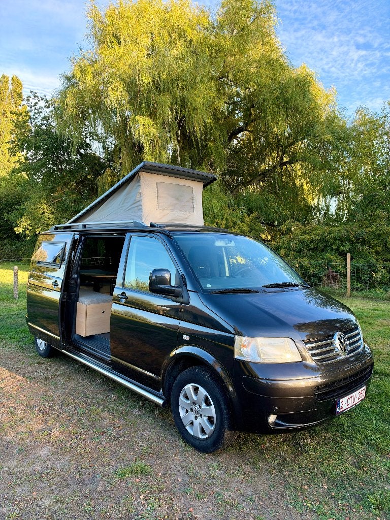 Volkswagen T5 2.5 TDI 130 ch – aménagé avec toit relevable, Volkswagen, Diesel, Automatique, Particulier