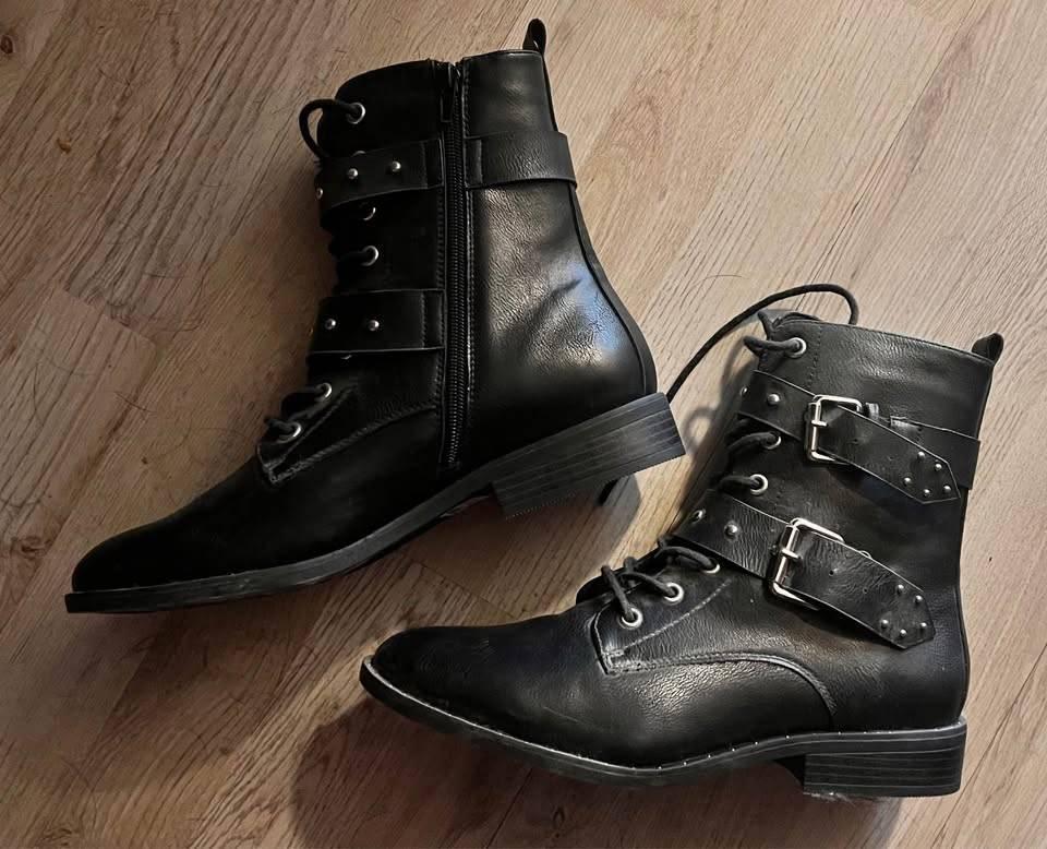 nieuwe lage laarsje maat 41 /kleur zwart, Kleding | Dames, Schoenen, Nieuw, Lage of Enkellaarzen, Zwart, Ophalen