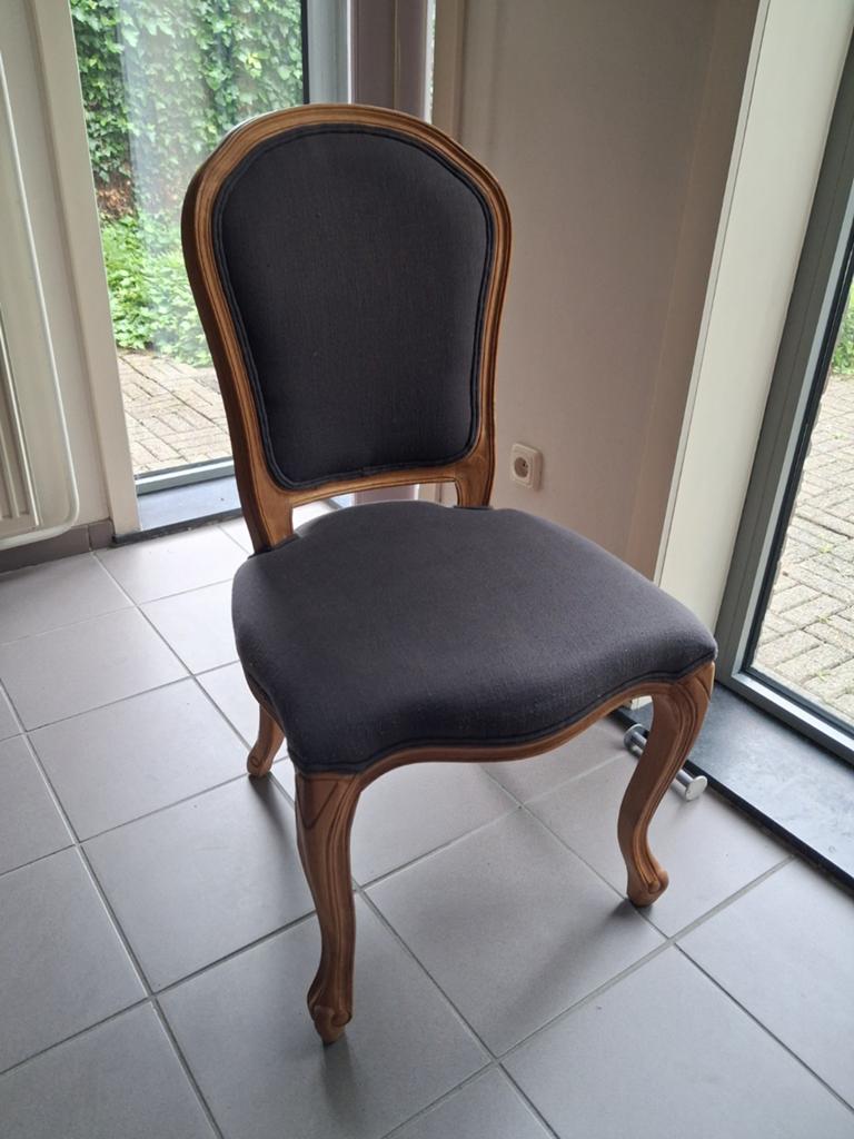 Belle chaise classique pour s'habiller ou créer un coin symp, Antiquités & Art, Enlèvement