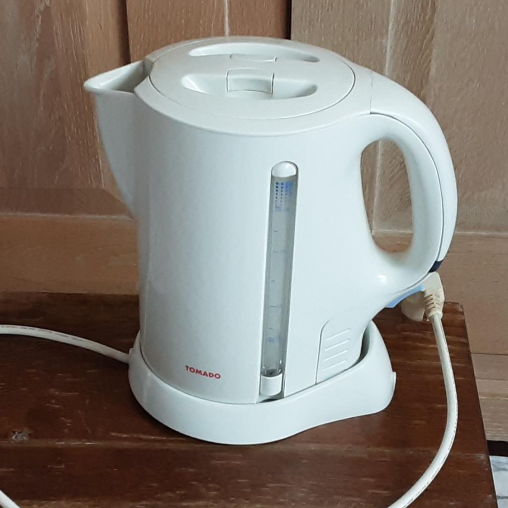 Waterkoker Tomado 2L, Elektronische apparatuur, Waterkokers, 2 liter of meer, Ophalen of Verzenden, Gebruikt