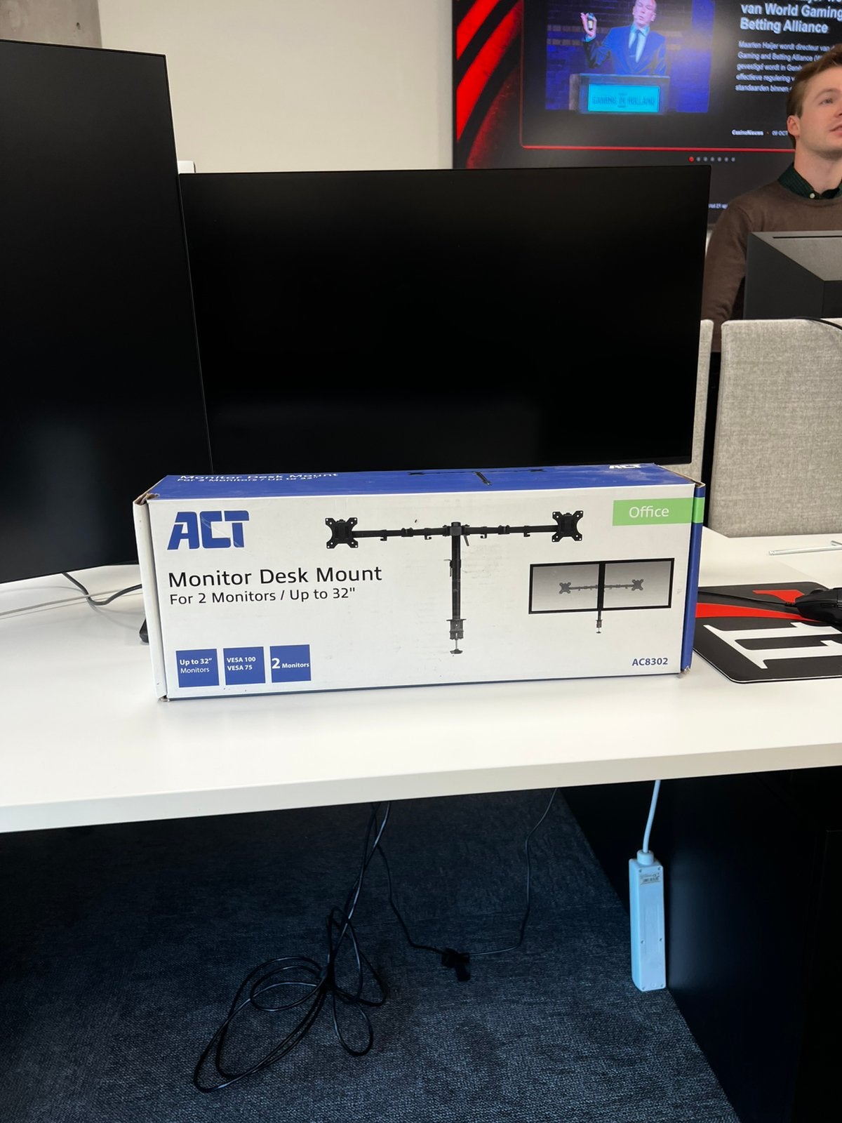 ACT AC8302 Monitor Arm (NP €48,99) Nieuwstaat, Computers en Software, Ophalen of Verzenden, Zo goed als nieuw