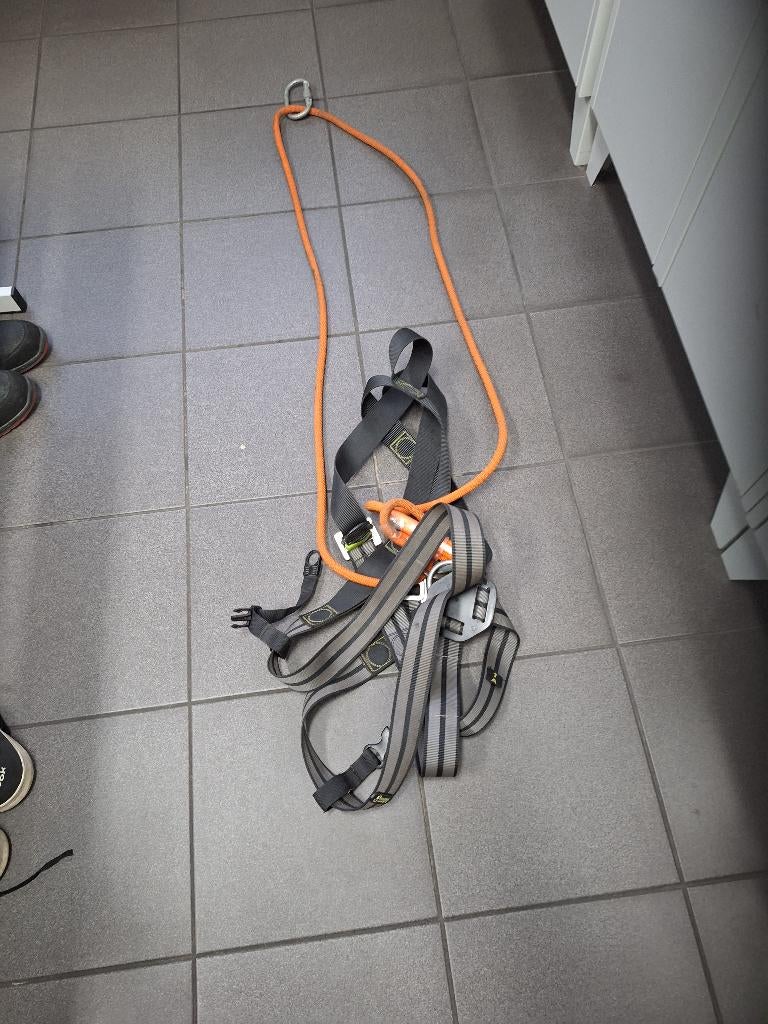harnas, Zakelijke goederen, Ophalen