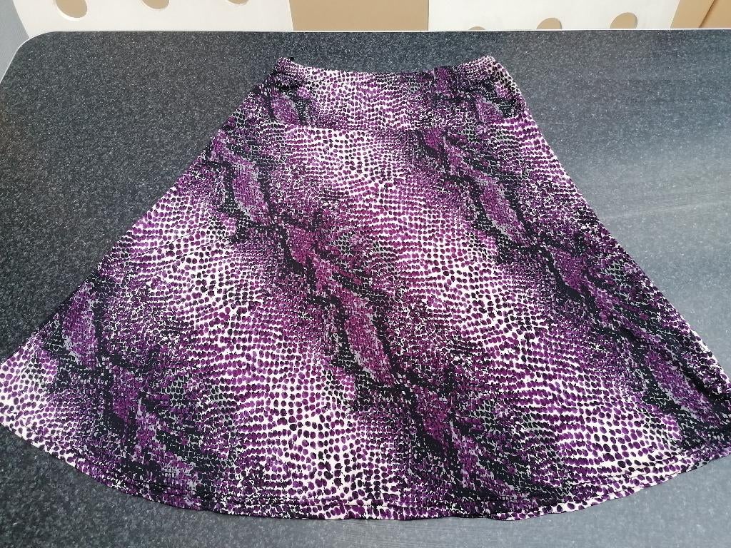 rok print paars zwart wit grijs, print slang medium, Kleding | Dames, Rokken, Ophalen of Verzenden, Gedragen, Maat 38/40 (M), Paars