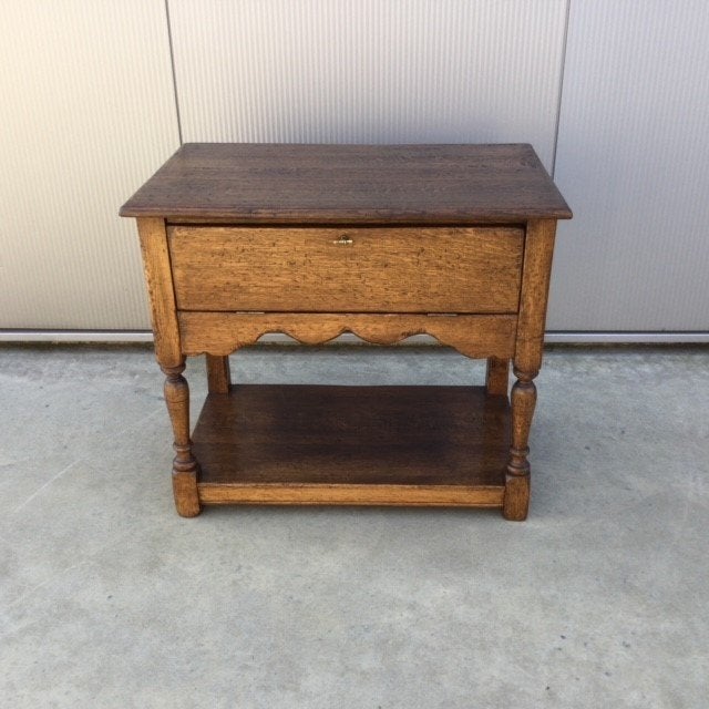 Massief bijzet- tafel/kastje, Ophalen