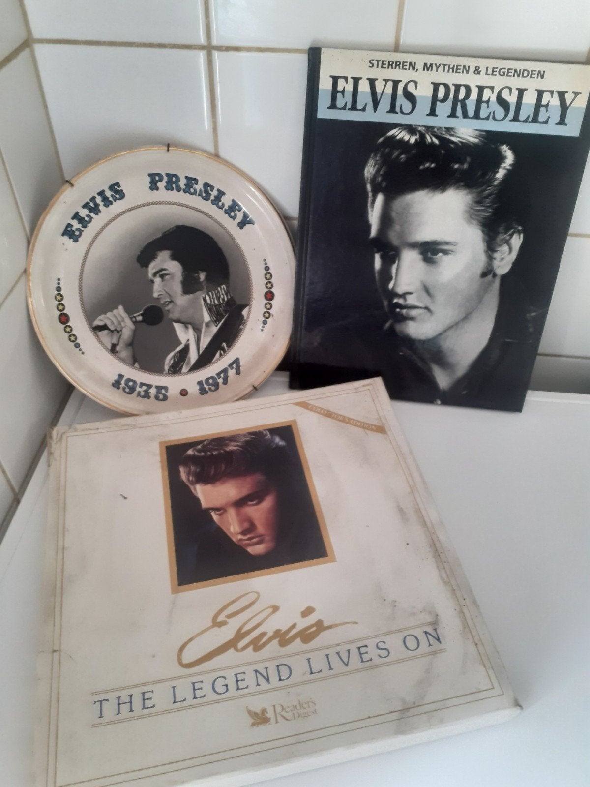 Elvis Presley items., Ophalen