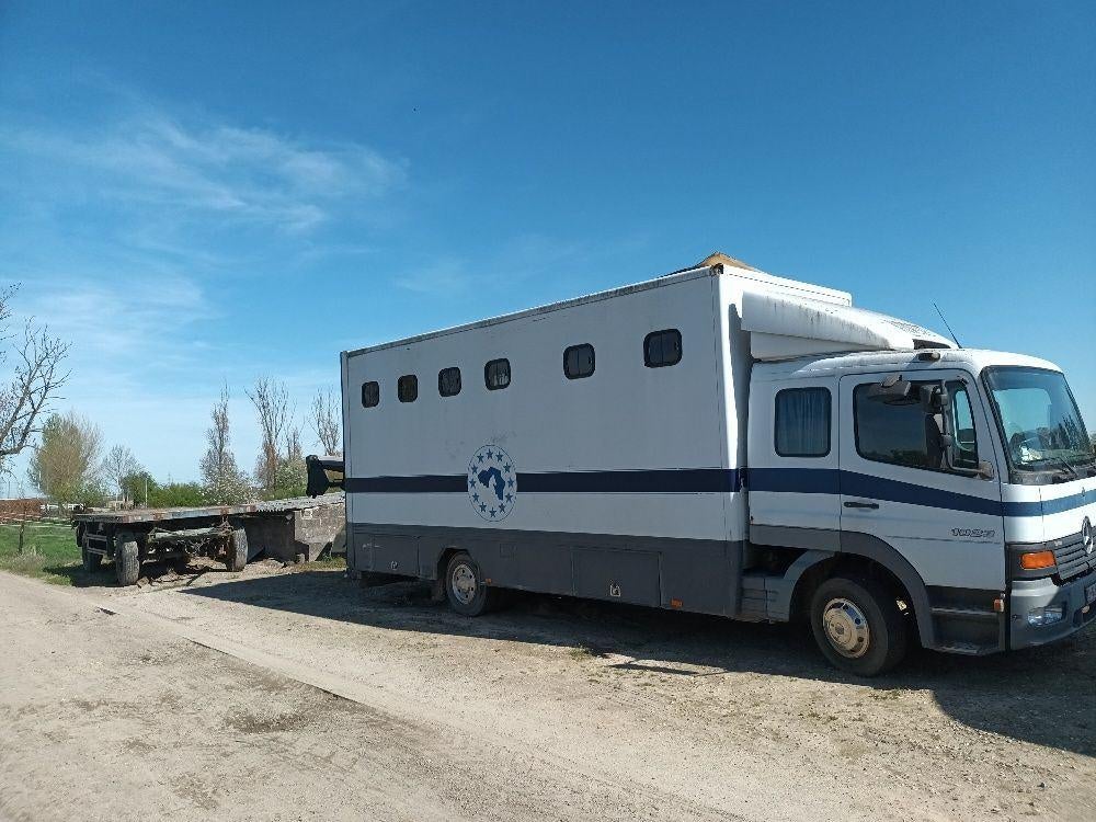 camion mercedes chevaux, Animaux & Accessoires, Chevaux & Poneys | Semi-remorques & Remorques, Enlèvement, Utilisé