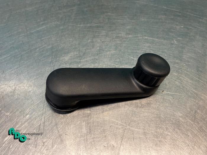 Manivelle de vitre d'un Dacia Sandero (Sandero 1 08-), Autos : Pièces & Accessoires, Dacia, -, 3 mois de garantie, Utilisé
