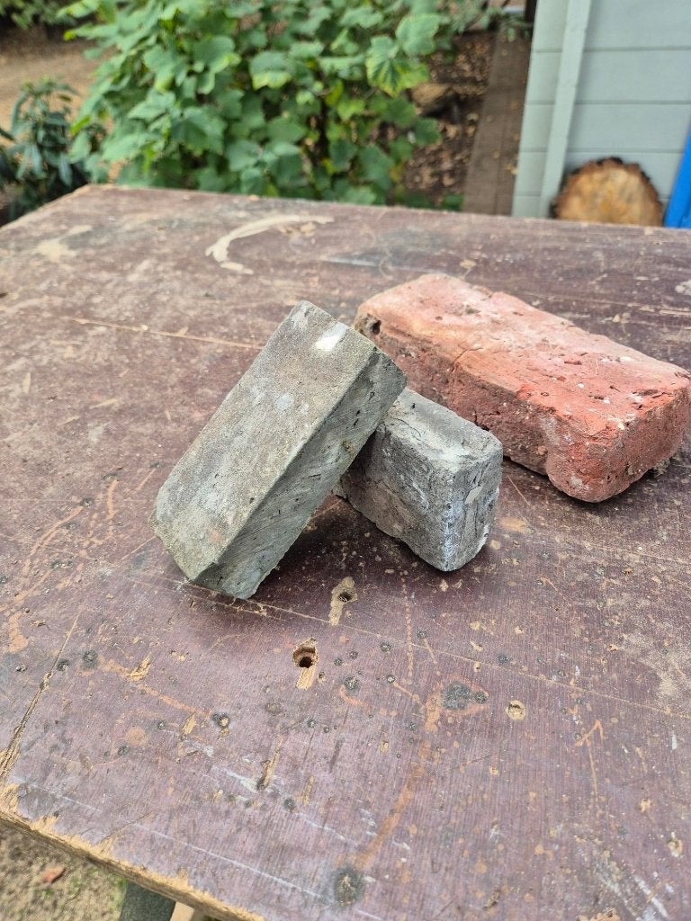 oude klein grijs/zwarte gebakken steentjes, Doe-het-zelf en Bouw, Ophalen, Gebruikt, Bakstenen