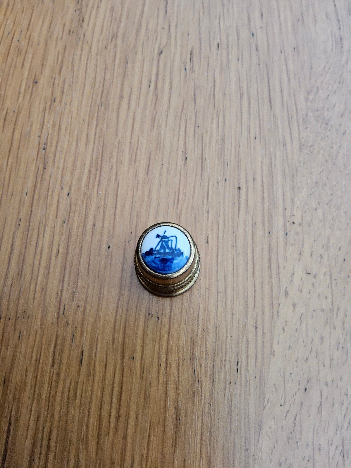 dès à coudre en laiton, Enlèvement, Porcelaine