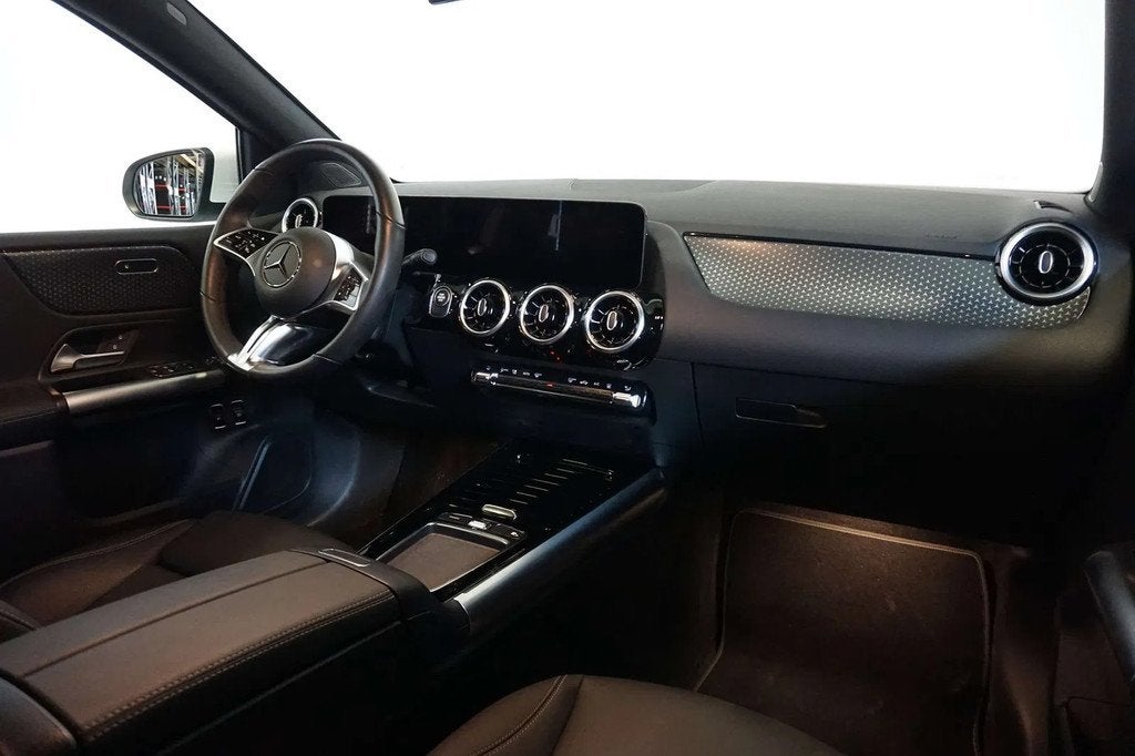 Mercedes-Benz B-CLASS 250 plug-in hybride (bj 2024), Auto's, Automaat, Gebruikt, 4 cilinders, Parkeersensor