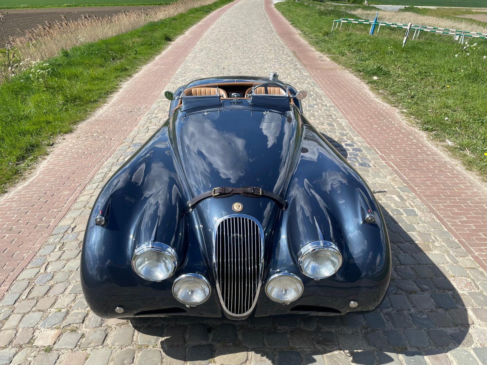 Moteur Jaguar XK120 OTS selon les spécifications, Autos, Jaguar, Sièges sport, Achat, Beige, 2 portes